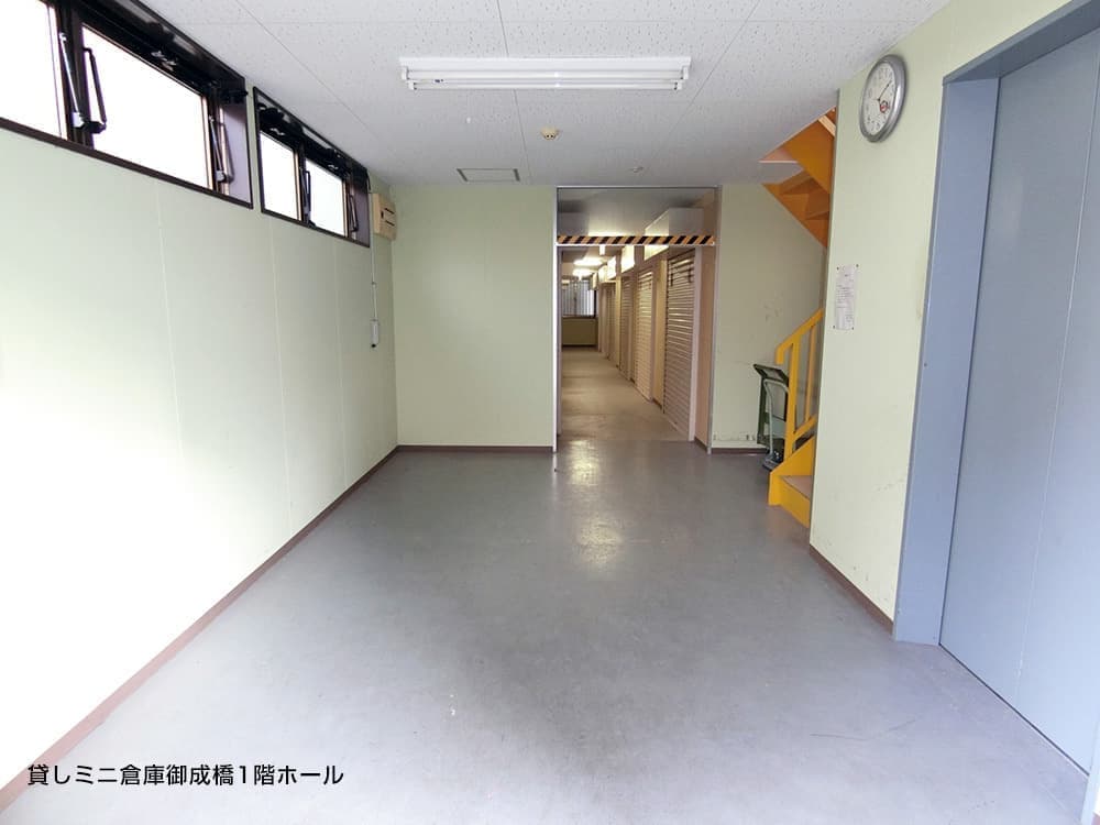 貸しミニ倉庫御成橋1階フロア